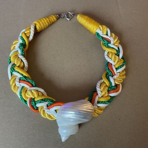 VINTAGE 18" CHUNKY NECKLACE CHOKER WHITE SEA SHELL Seashell Orange Green Yel Whi - Picture 2 of 11